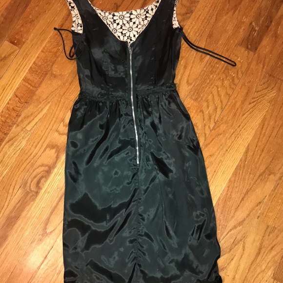 1970s Green Velvet/Creme Embroidery Overlay Mini Dress sz Small - Picture 6 of 9